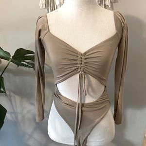 Peekaboo Nude Bodysuit 🤍 NEW